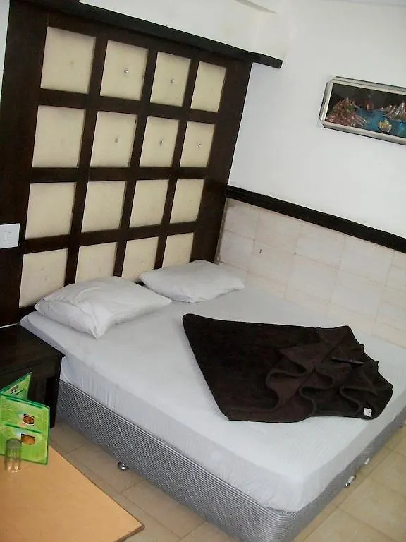 Hotel Milan Continental Delhi  2*, Delhi (National Capital Territory of India)